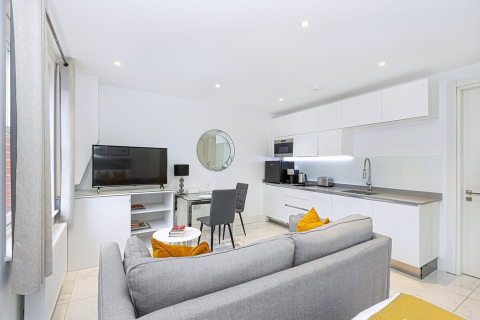 Apartment (Stylish Studio Retreat in Trendy Mary) | Living room