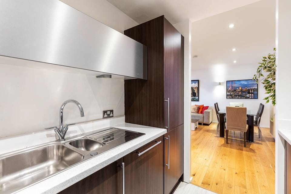 Apartment (The Spaceworks: Stylish Flat Near Sho) | Private kitchen