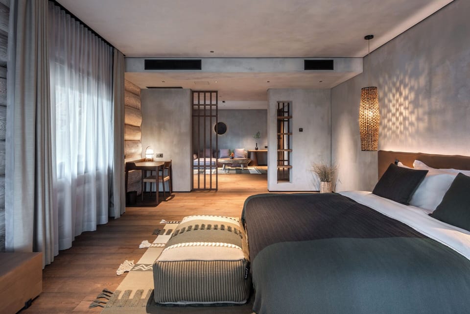 Signature Suite, 1 King Bed, Accessible, Lakeside (Lakefront) | Premium bedding, memory foam beds, minibar, in-room safe