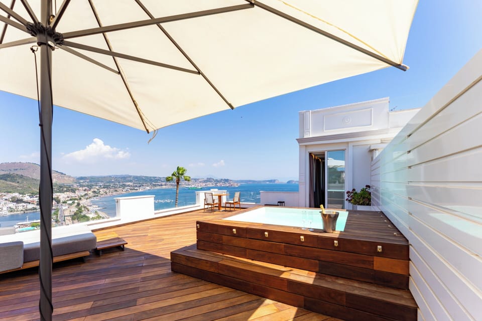 Deluxe Suite, Hot Tub, Sea View | Private spa tub