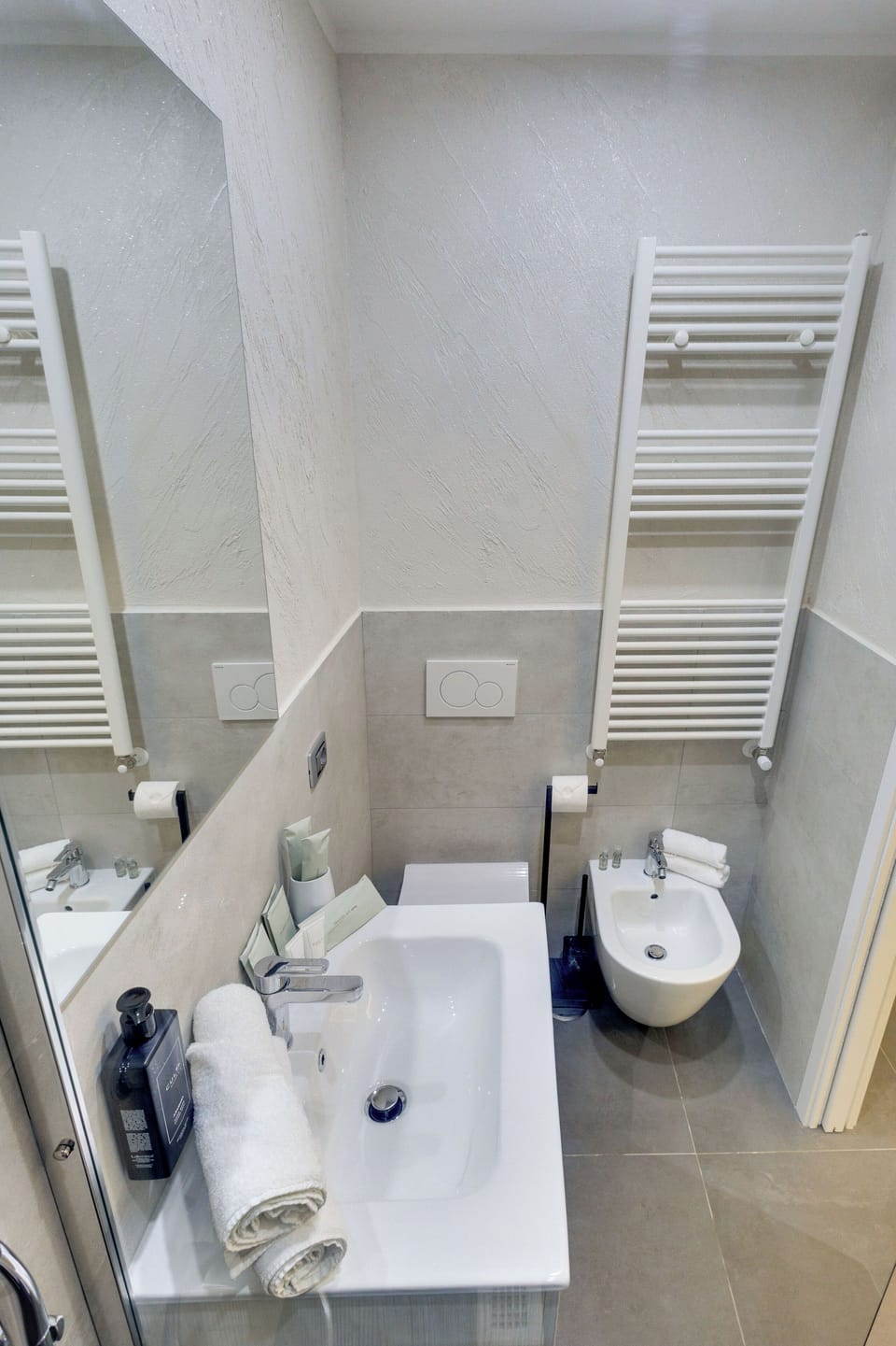 Shower, hair dryer, slippers, bidet