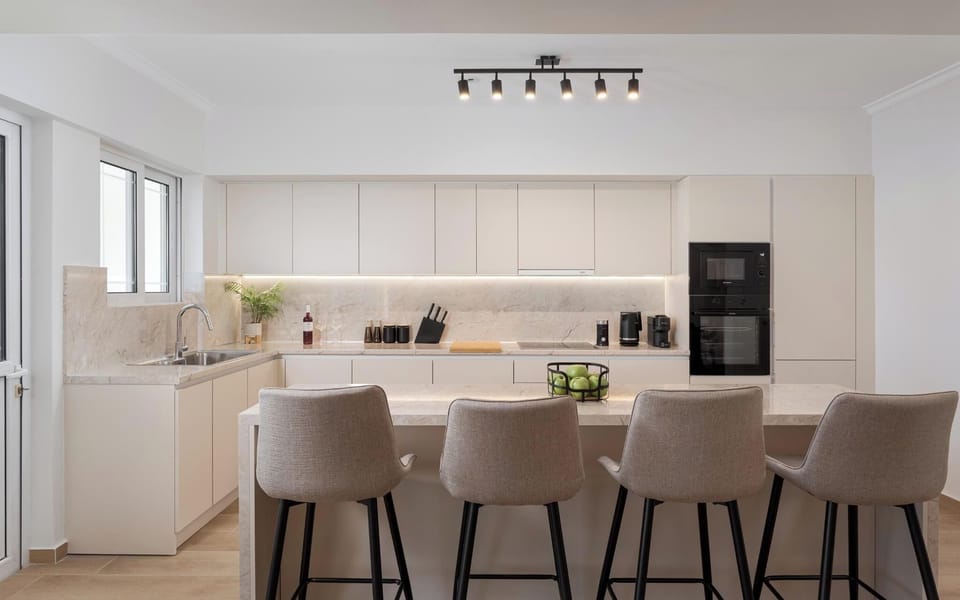 Deluxe Apartment, Balcony, Sea View | Private kitchen | Full-size fridge, microwave, oven, stovetop