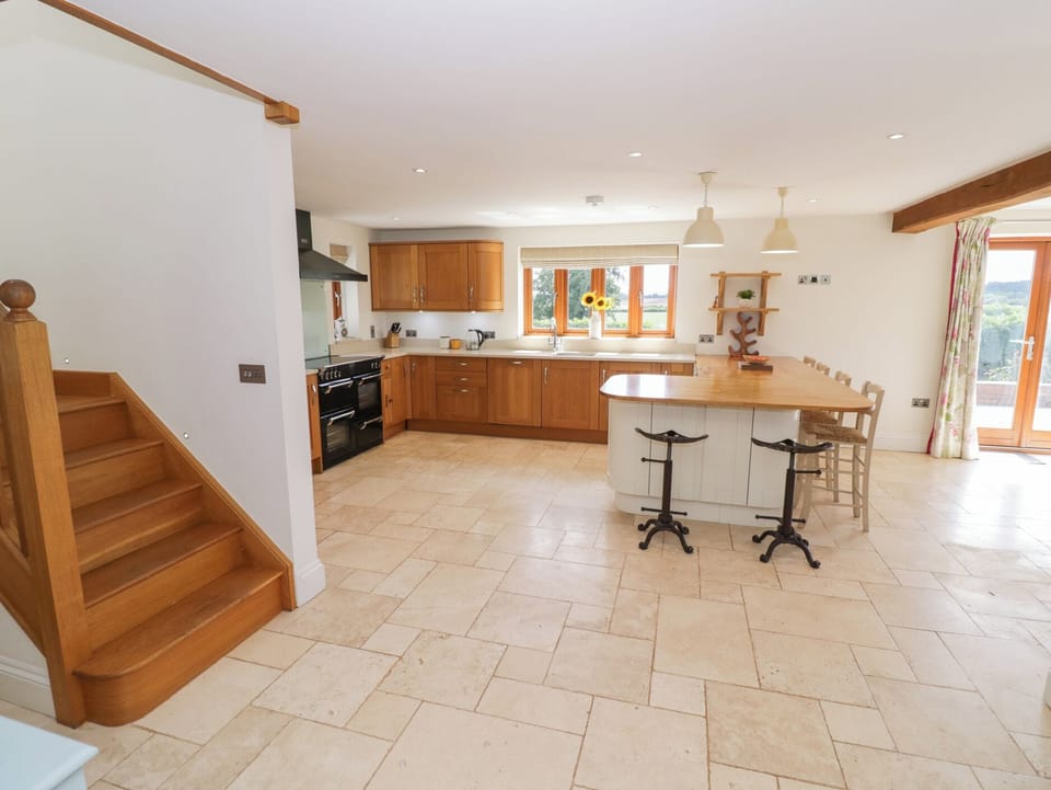 Cottage | Private kitchen | Fridge, microwave, dishwasher, toaster