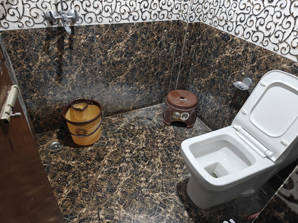Economy Double Room | Bathroom