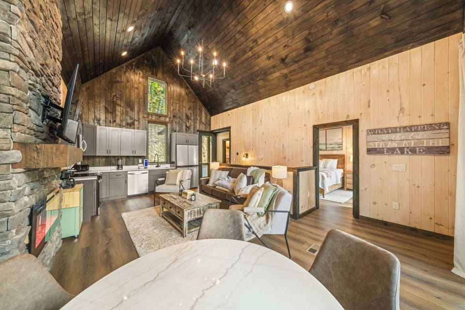 Open and spacious main level living area. Cook, dine, and lounge in one space. 