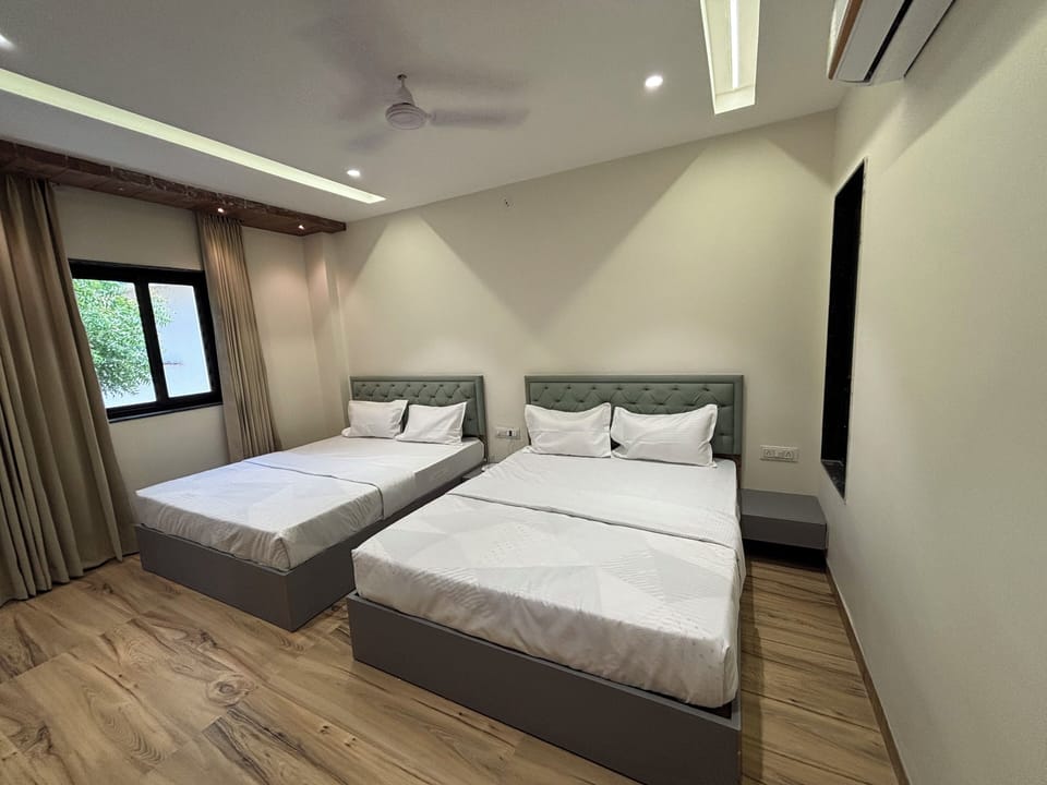 Family Quadruple Room | Laptop workspace, WiFi (free)