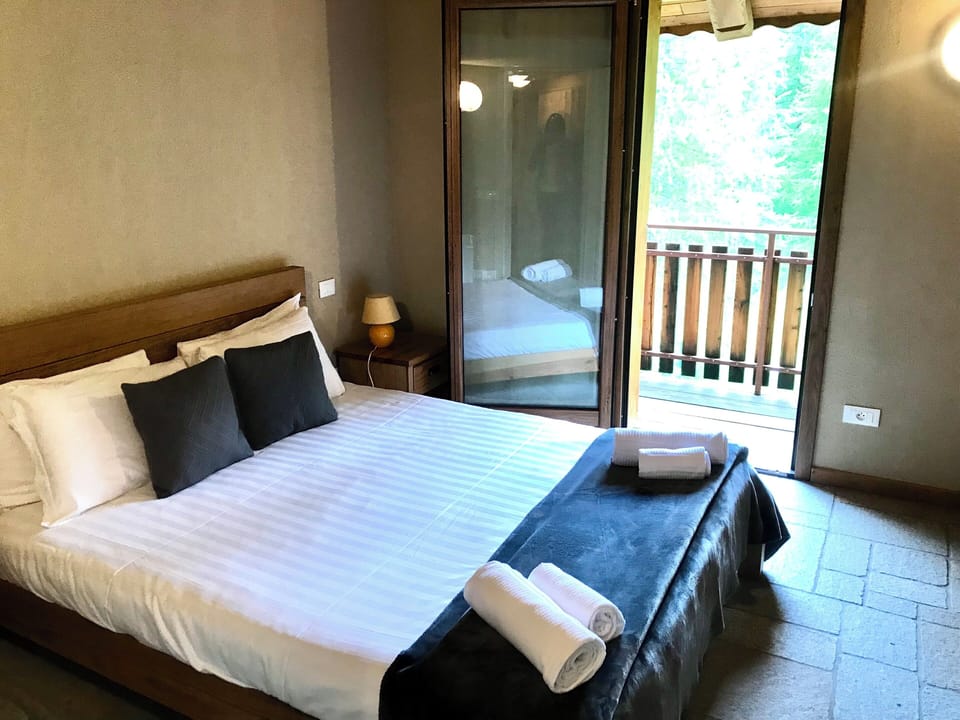 Soundproofing, free WiFi