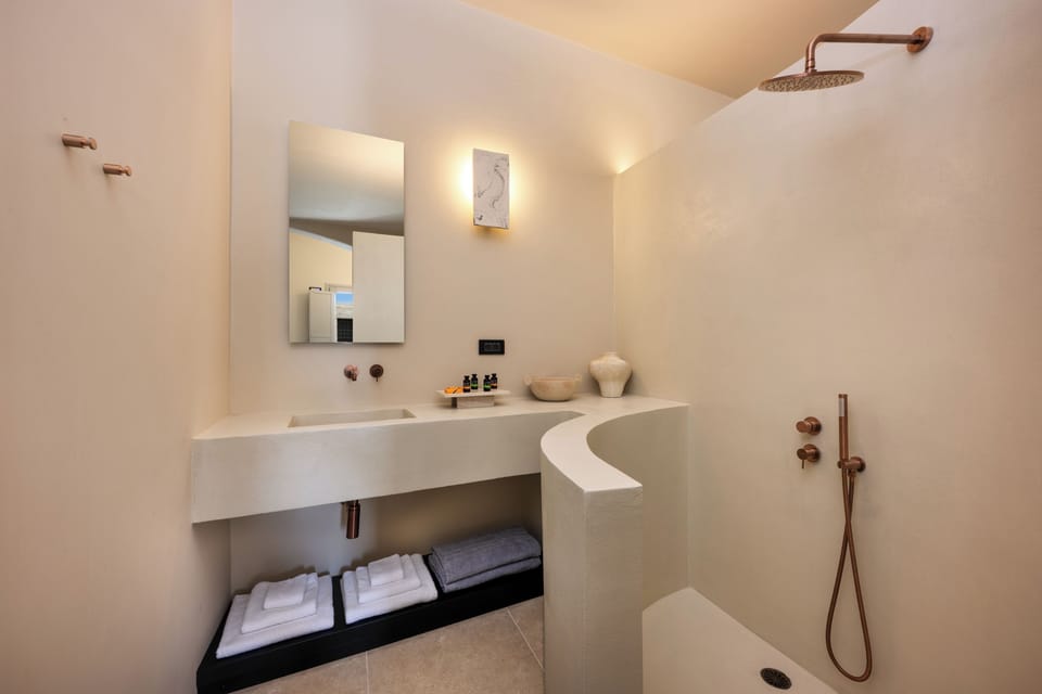 Cave Junior Suite, Outdoor Tub | Bathroom | Shower, hair dryer, slippers, towels