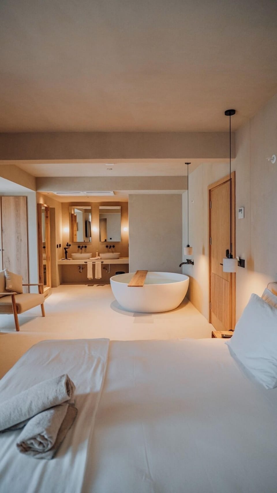 Deluxe Room, Sea View | Premium bedding, minibar, in-room safe, blackout drapes