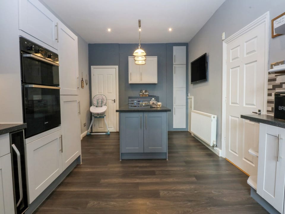 Fridge, microwave, dishwasher, toaster