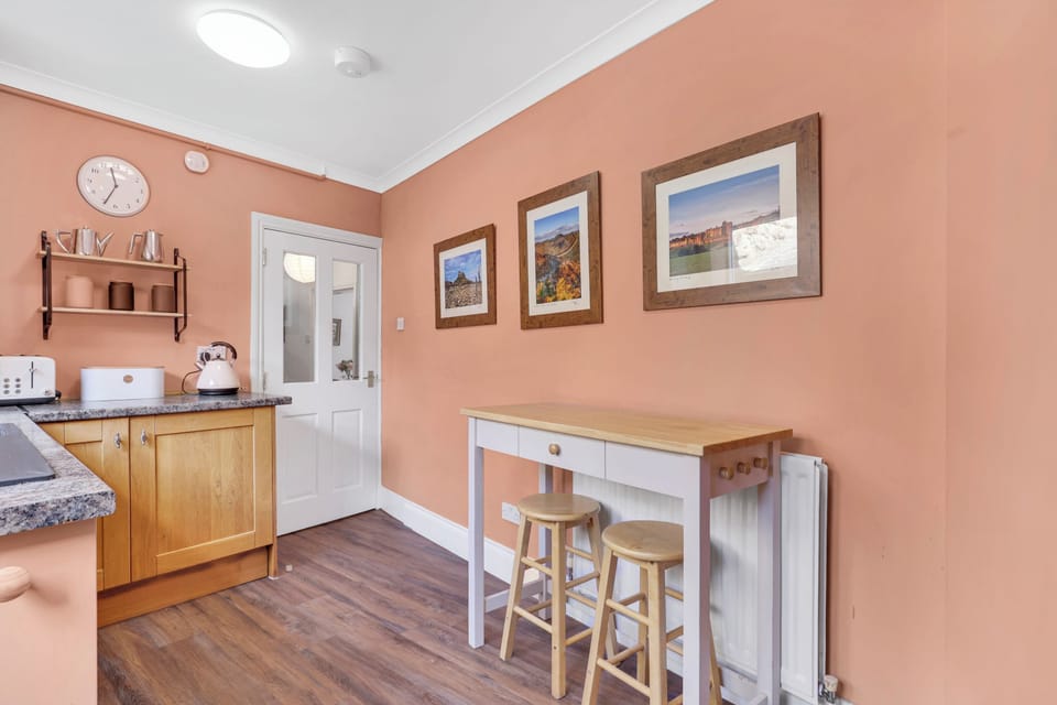 House, Lanai | Private kitchen | Electric kettle