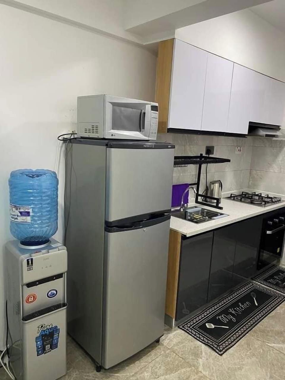Comfort Apartment, Hill View | Private kitchen | Electric kettle, toaster