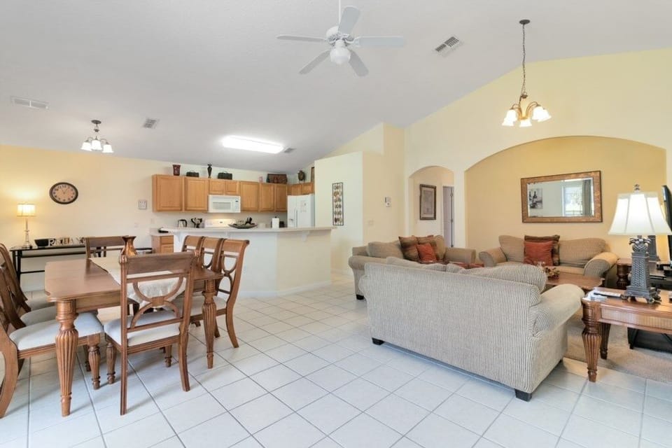 Villa, 4 Bedrooms | Living area