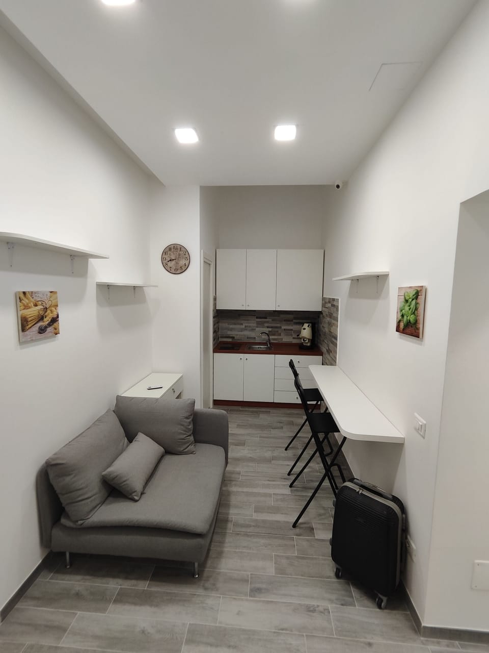 Mini-fridge, microwave, oven, stovetop