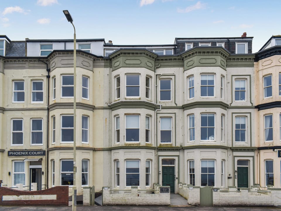 Exterior | Denelea Studio 2 - Denelea Apartments, Scarborough