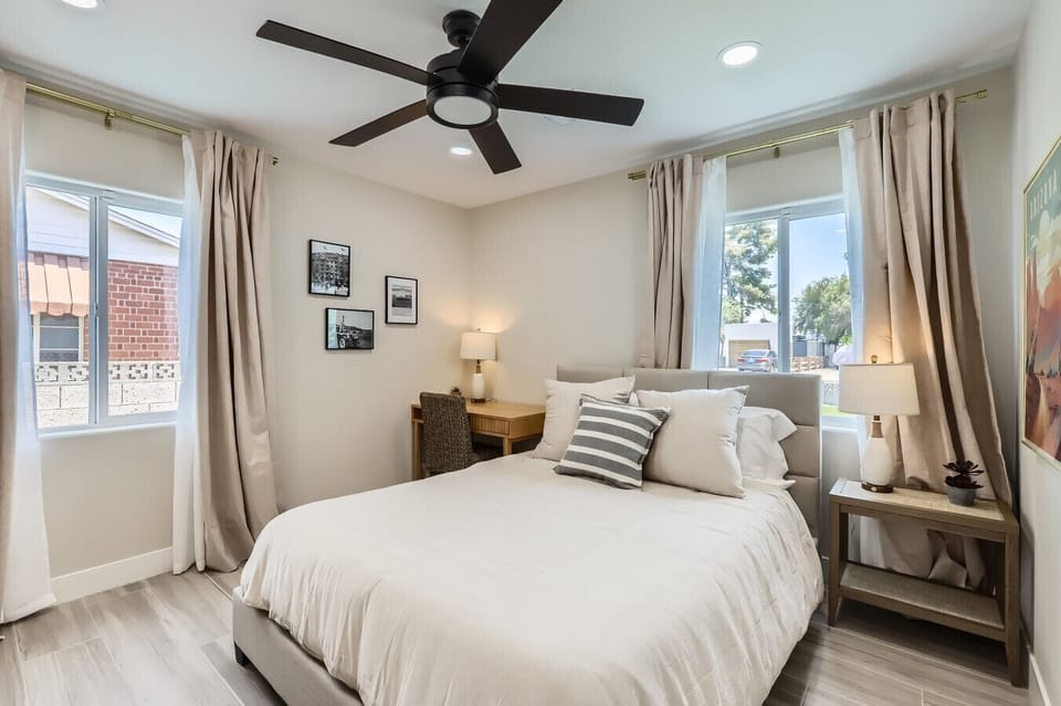 Guest Bedroom with Queen bed