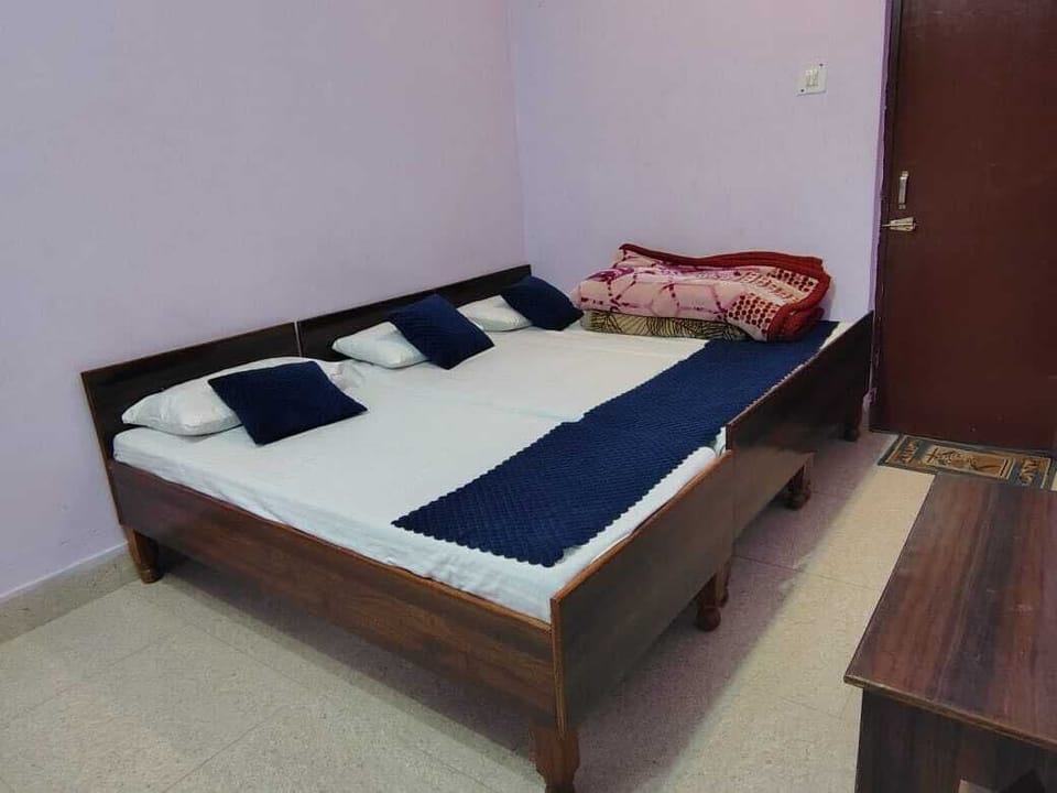 Room | Free WiFi