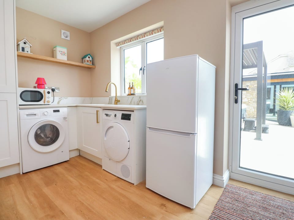 Fridge, microwave, dishwasher, toaster