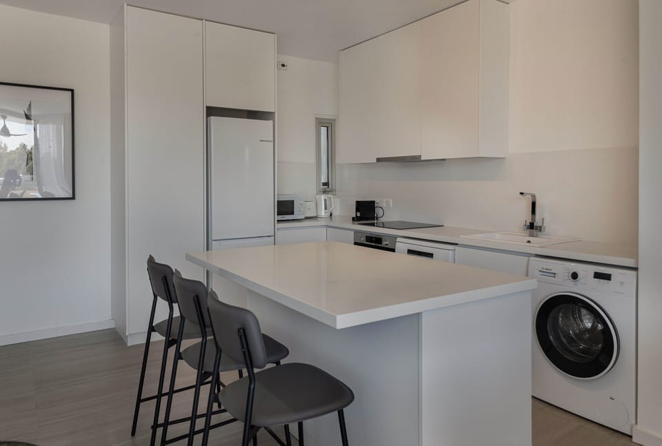 Luxury Apartment, City View | Private kitchen