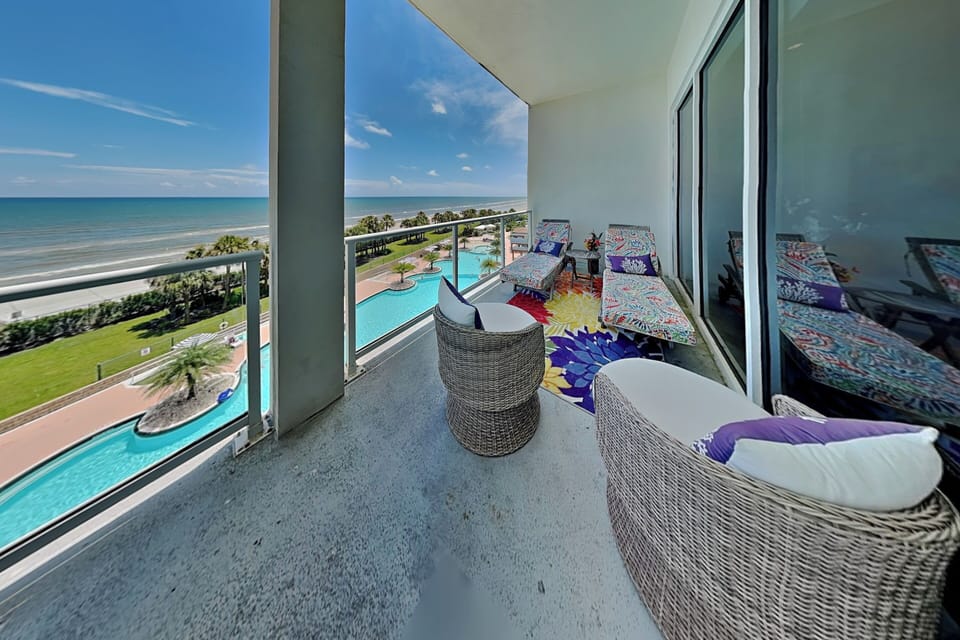 Condo (3 Bedrooms) | Property amenity