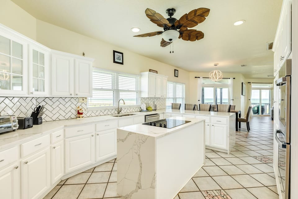 Plenty of counter and cabinet space