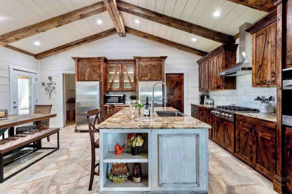 FarmHaus full kitchen with Keurig, K cups, creamer.