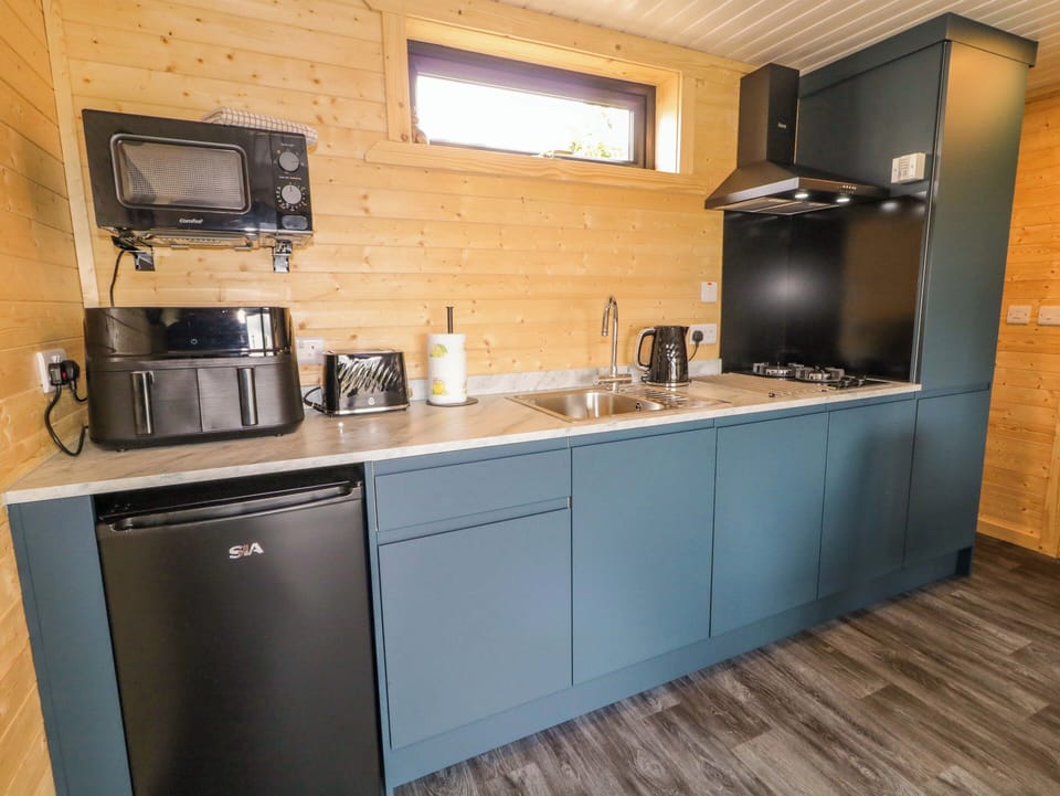 Fridge, microwave, cookware/dishes/utensils