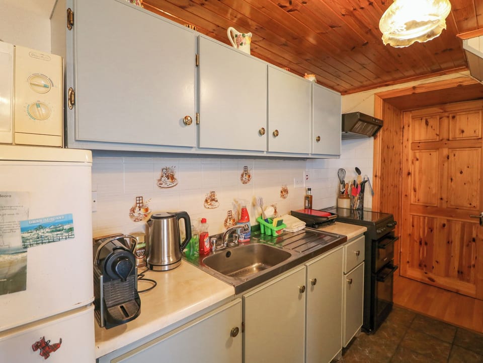 Cookware/dishes/utensils