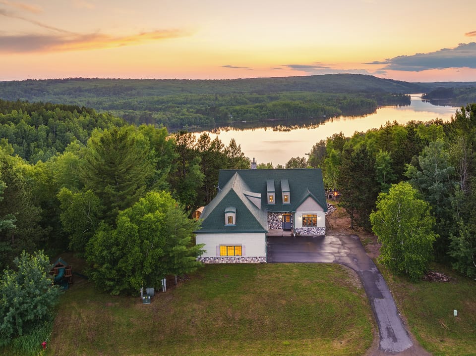 Bird’s eye view of a private retreat, sunset lake views, near Giants Ridge!
