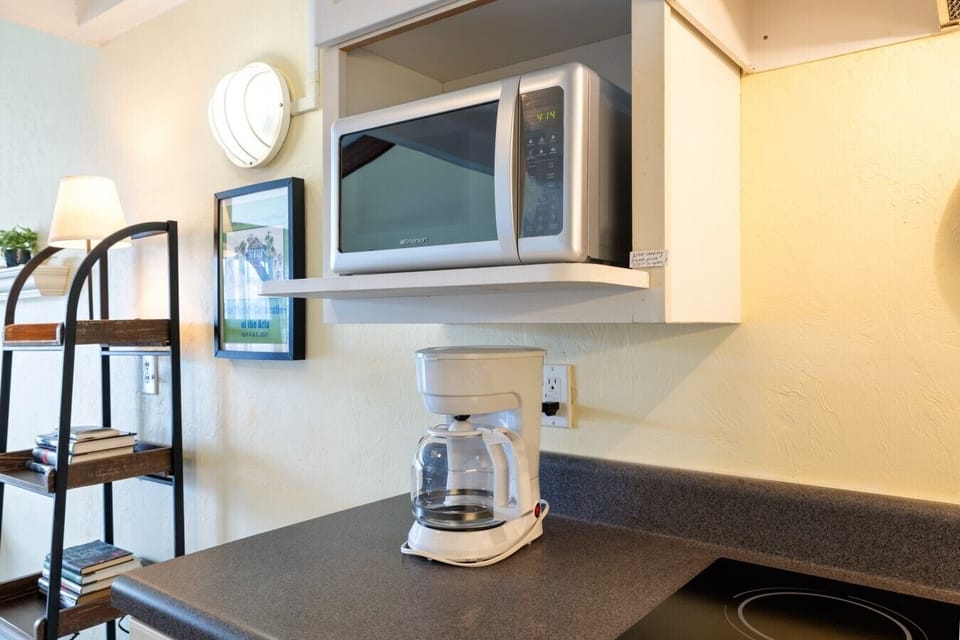 Coffee maker with complimentary starter coffee