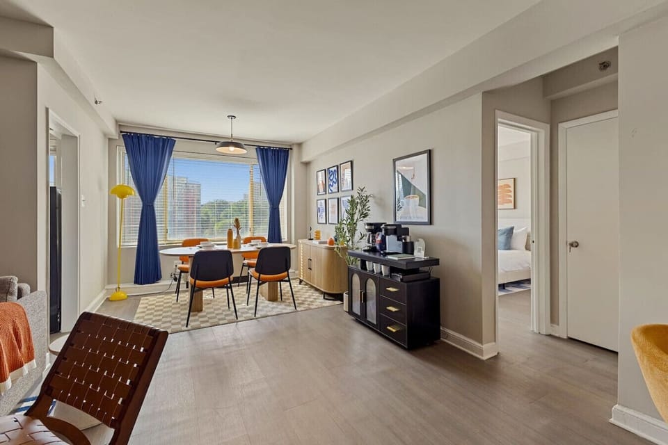 Cozy and modern dining room with stylish furnishings and inviting ambiance for every meal.