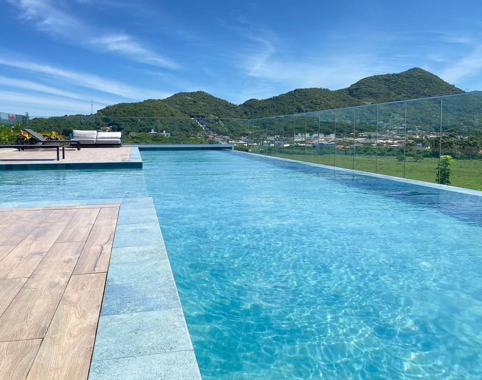 4 outdoor pools
