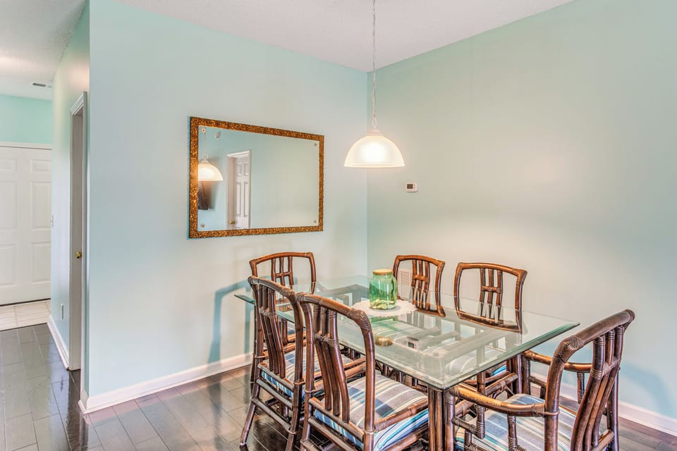 Dining Area | Dishware & Flatware | Central A/C & Heat