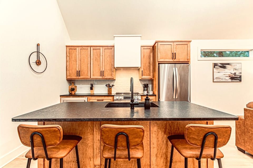 Kitchen Paradise: Modern design with sleek finishes, perfect for culinary adventures!
