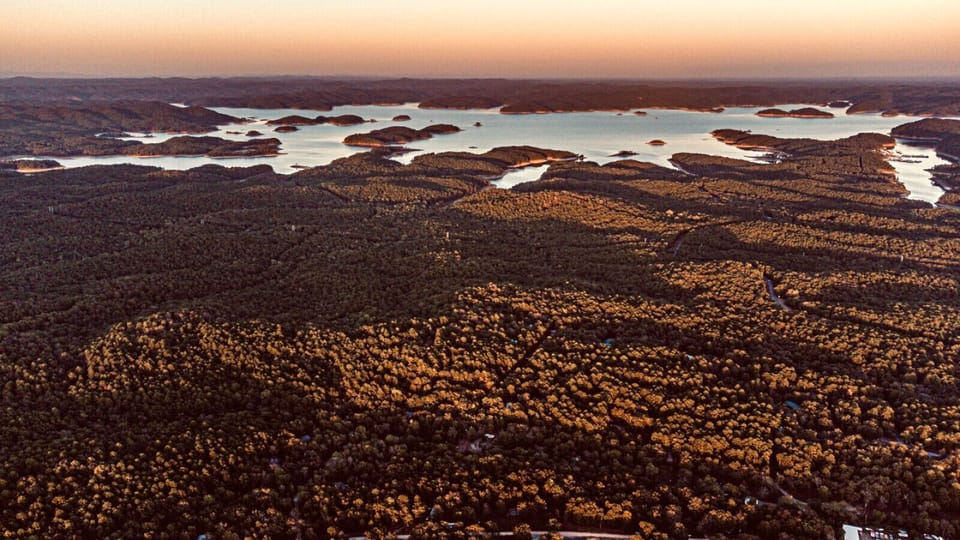 Scenic Paradise: Breathtaking views await you amidst lush forests and shimmering lakes!
