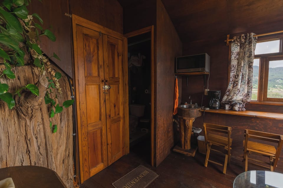 Panoramic Tree House, Mountain View | Down comforters, bed sheets