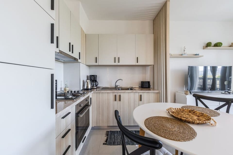 Fully-equipped kitchen