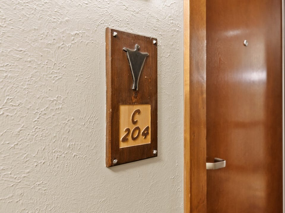 Unit Entry / C204