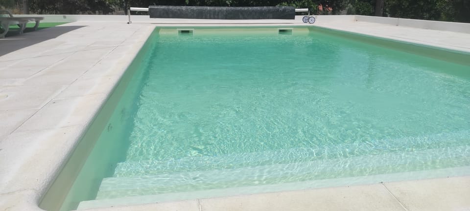 Salted water swimming-pool with 8X4m with easy access steps