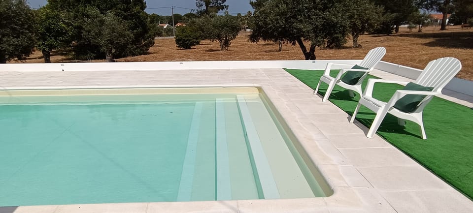 Salted water swimming-pool with 8X4m with easy access steps