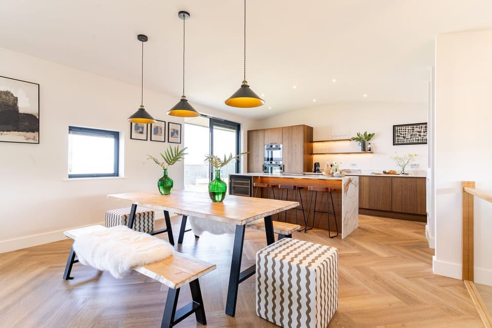 Dining room at The Pepperpot, The Lookout, Widemouth Bay, Cornwall, self catering with Beach Retreats.