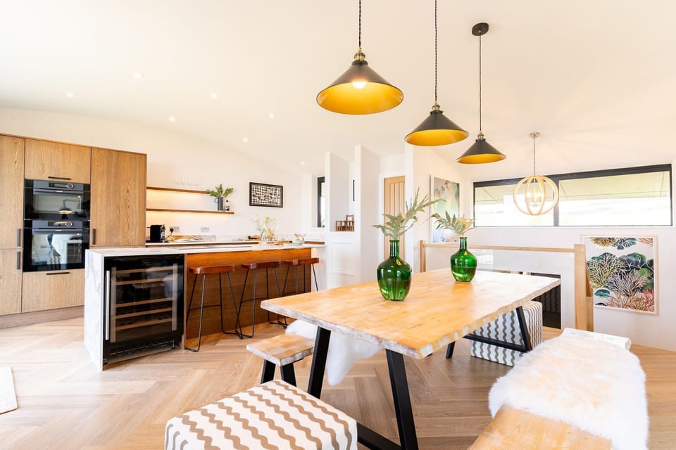 Dining room at The Pepperpot, The Lookout, Widemouth Bay, Cornwall, self catering with Beach Retreats.