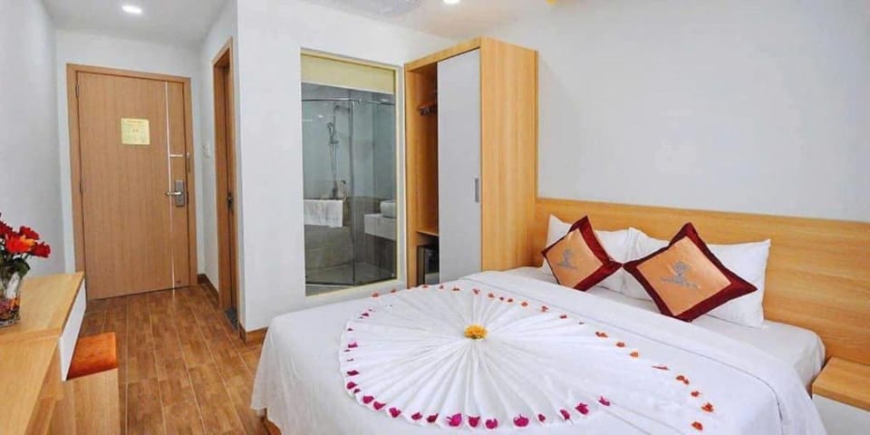 Double Room | In-room safe, desk, soundproofing, free WiFi