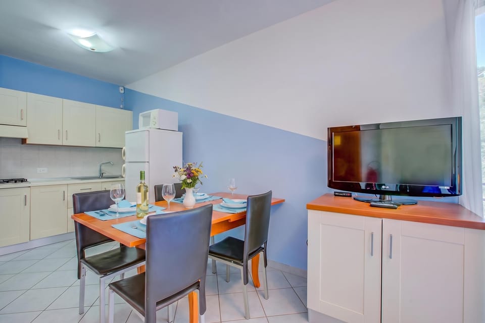 Kitchen and dining area
