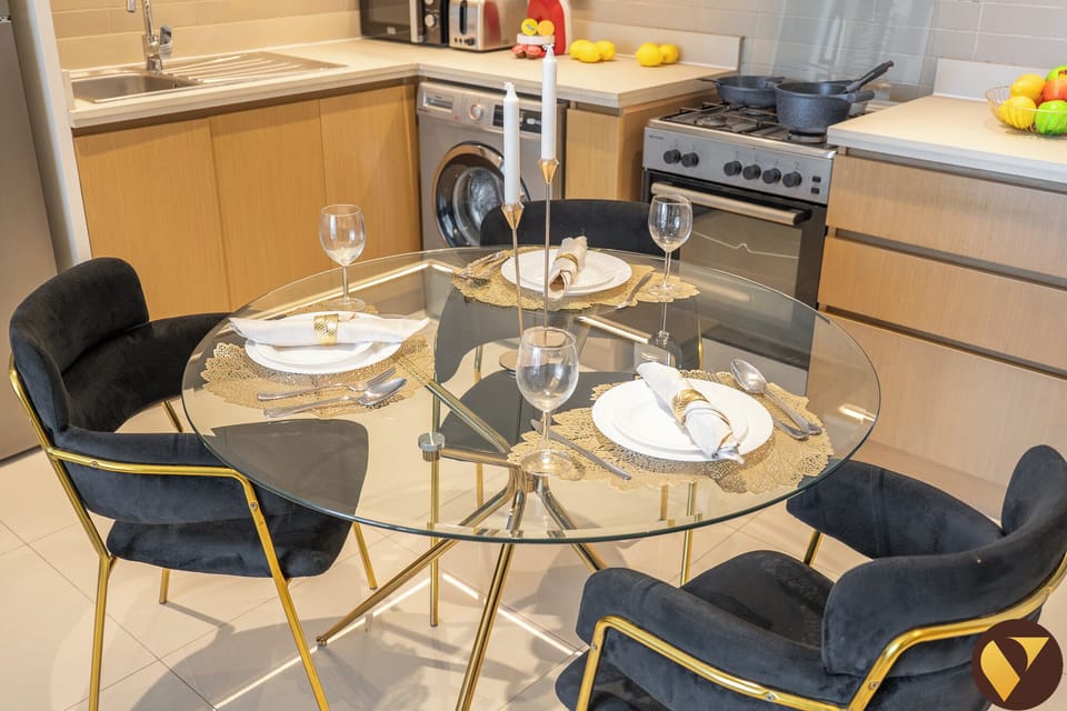 Luxury Apartment, City View | In-room dining
