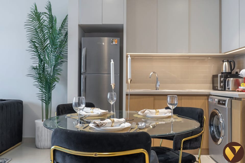 Luxury Apartment, City View | In-room dining