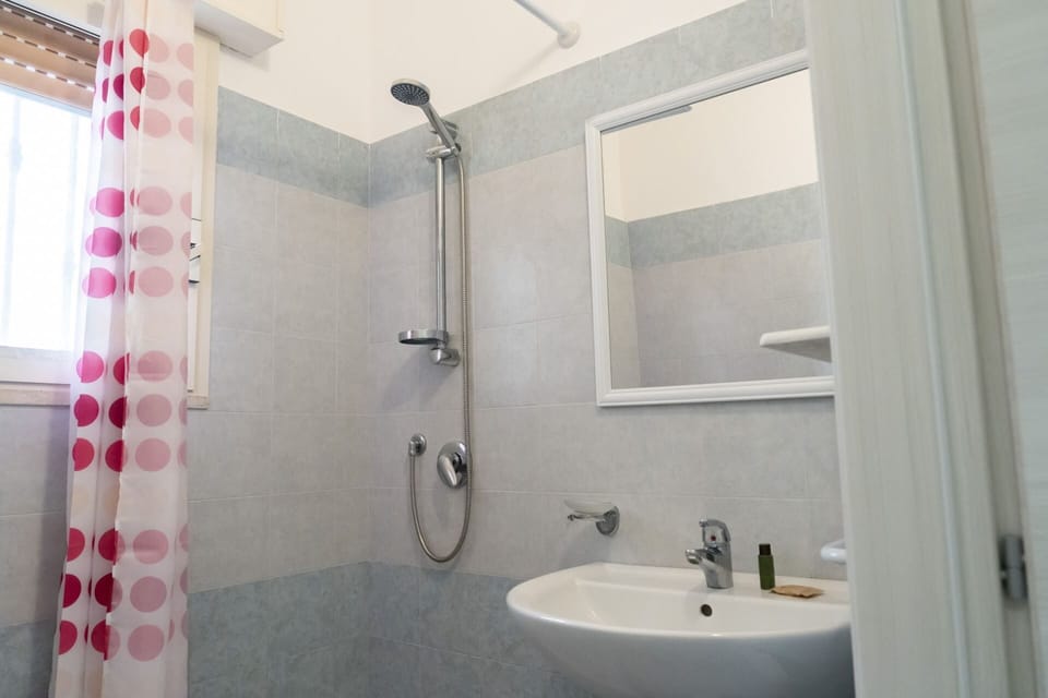 Bathroom 01