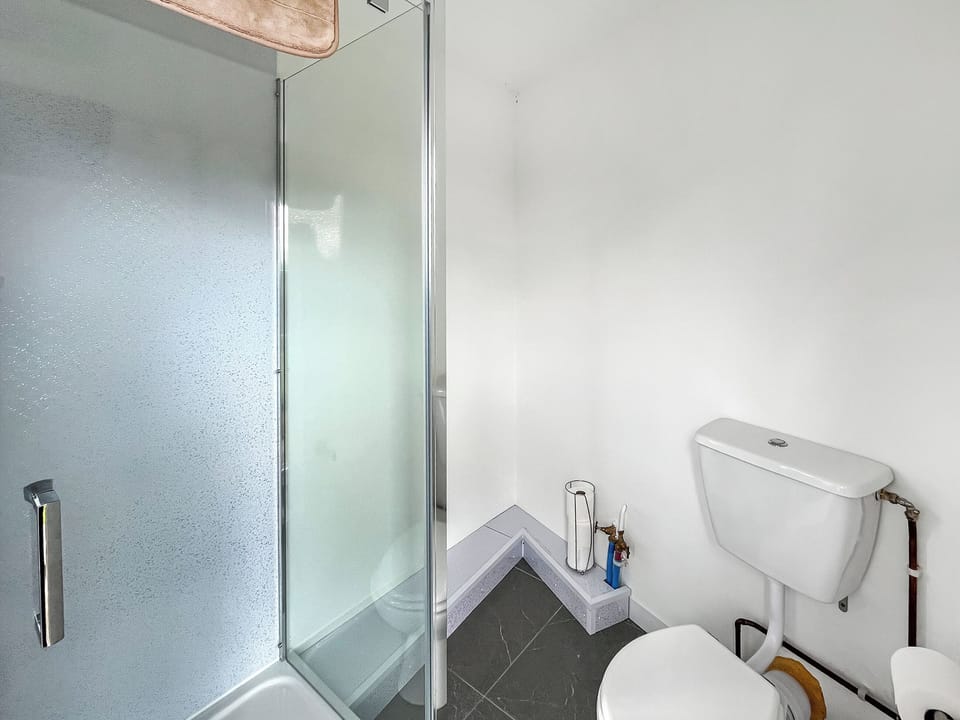 Bathroom | Tryfan - Pen Cefn Farm, Abergele