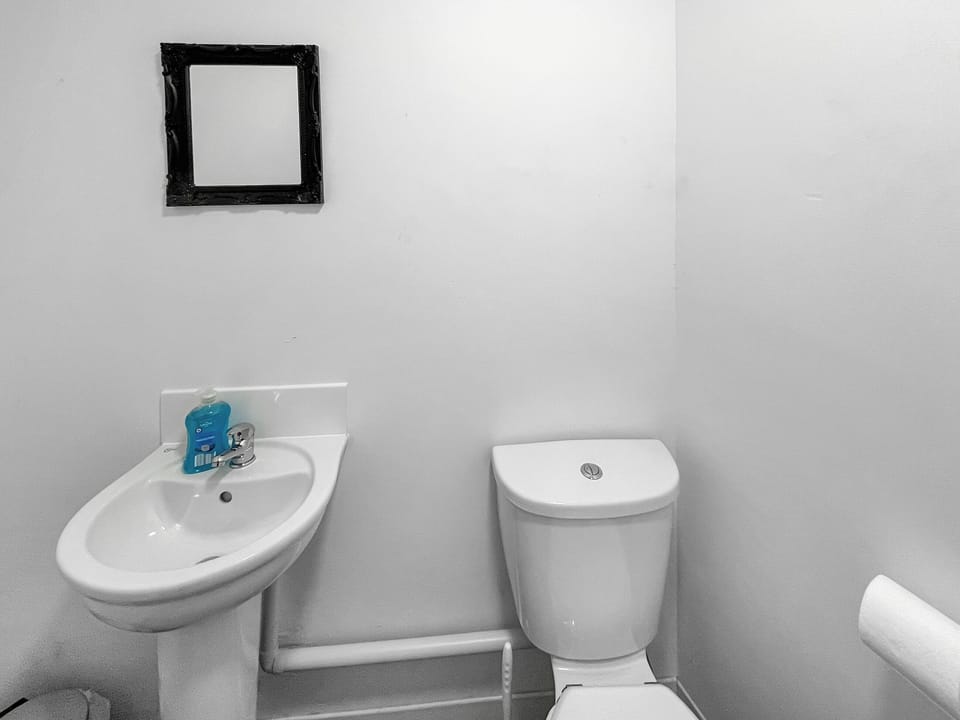 Bathroom | Tryfan - Pen Cefn Farm, Abergele