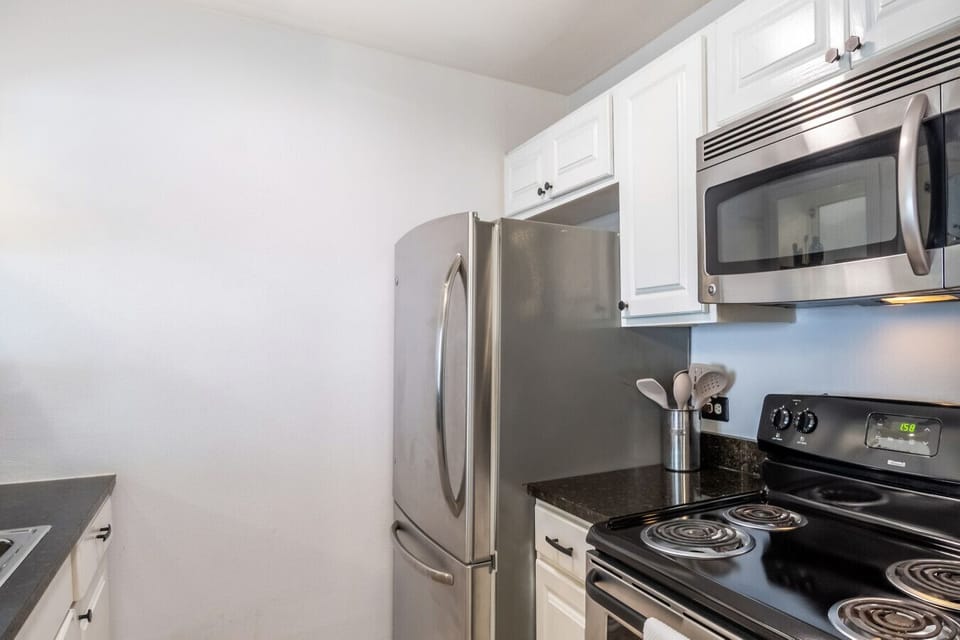 Fully stocked kitchen with all the essentials and more!